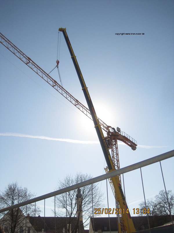 Aufbau eines Baukranes mit einem Autokran in Landshut Kran-Maier Landshut