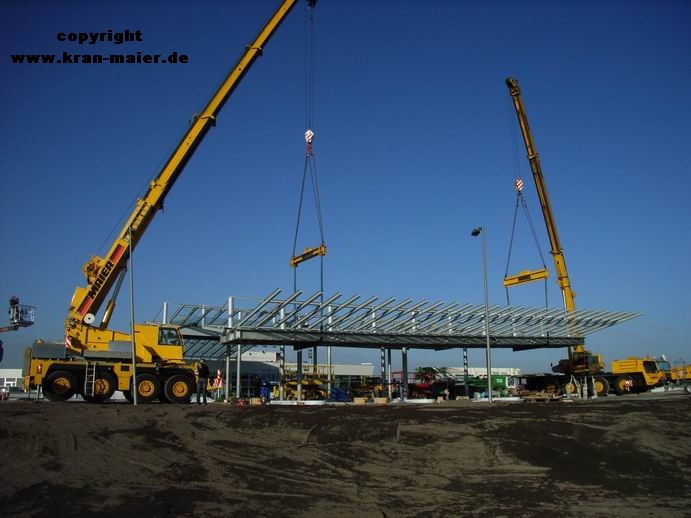 Autokran Maier Landshut Tankstellendach aufheben im Tandemhub